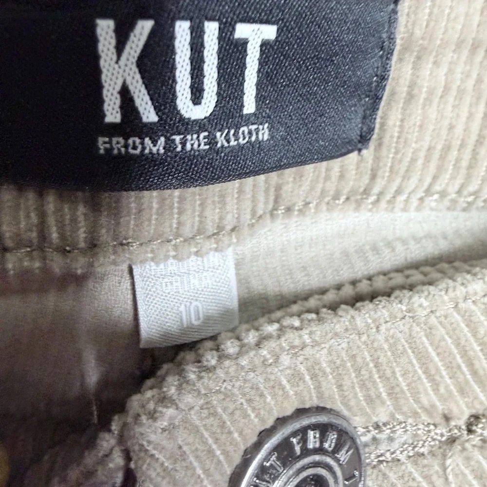 Kut from the Kloth Meg Corduroy




Meg Corduroy High Rise Wide Leg - Picture 5 of 10
